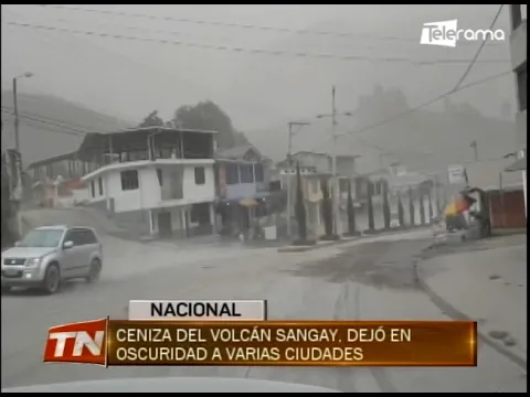 Cenizas del volcán Sangay dejó en oscuridad a varias ciudades