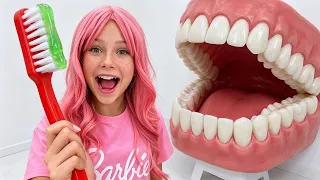 Alice and Stacy Aprende a Cuidar sus Dientes | Historia Educativa para Niños