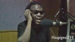 inapigwa live angalia maajabu ya onesix kwenye kuchanganya live hizi nyimbo 