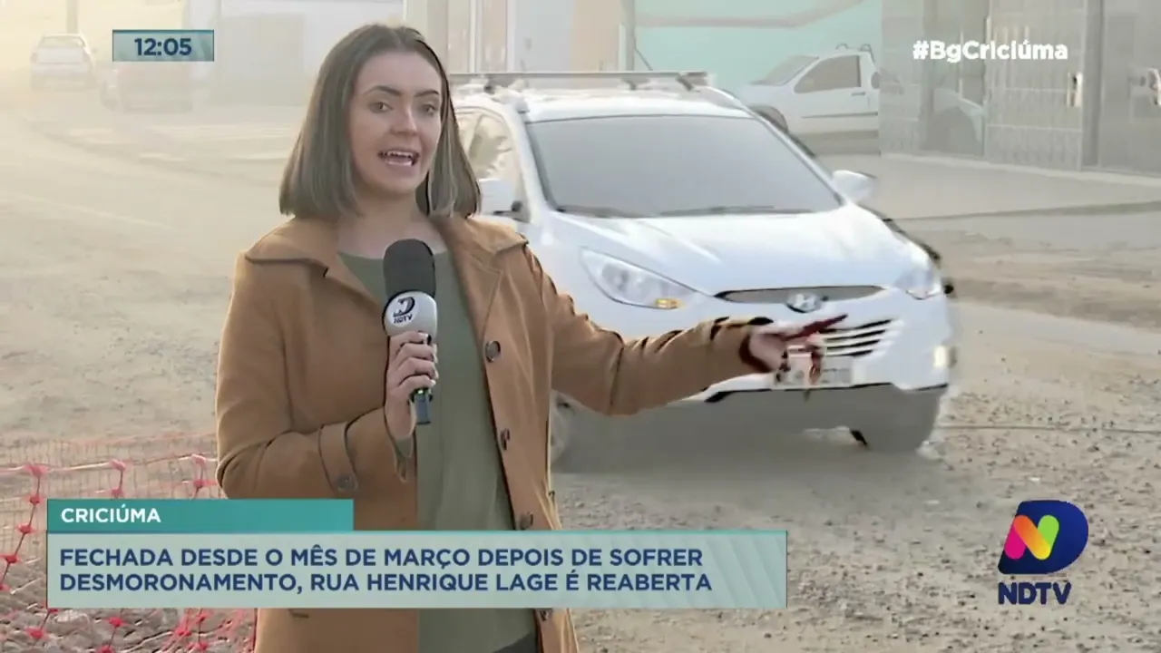 Fechada desde março depois de sofrer desmoronamento, rua Henrique Lage é reaberta em Criciúma