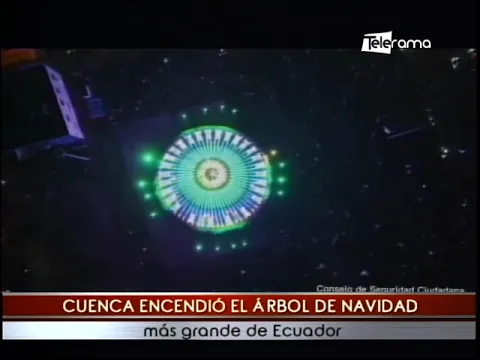Cuenca encendió el árbol de navidad más grande de Ecuador