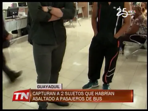 Capturan a 2 sujetos que habrían asaltado a pasajeros de bus