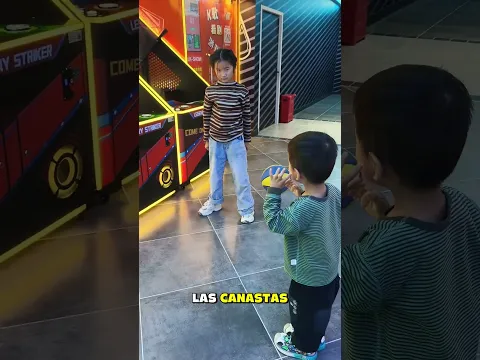 🕹️😂¡La hermana acapara todas las consolas!¡Mamá llega al rescate!#Juegos#Familia#MomentosGraciosos