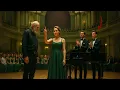 Download Lagu Petugas Kebersihan Menyentuh Piano Seorang Gadis Kaya — Apa yang Dilakukannya Selanjutnya Membuat...