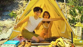 ولد وبنت عمرهم 12 سنة بيحبوا بعض فبيهربوا من أهلهم ويعيشوا في الغابة Moonrise Kingdom 