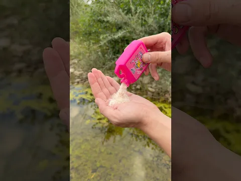 💦 Guy shows off Survival Skills: Created a forest survival Lifehack 🌿