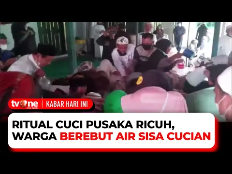 Ritual Cuci Pusaka Keraton Kasepuhan Ricuh, Ratusan Orang Saling Berebut Air