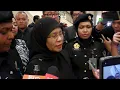 Download Lagu Tengku Maimun tinggalkan Mahkamah Persekutuan dengan senyuman