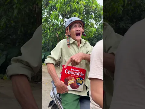 Phản ứng chân hài hước của Ông Nội🦵😂#shorts