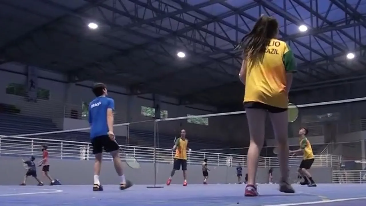 Esporte: Chape, natação de Chapecó e badminton de Joaçaba em destaque