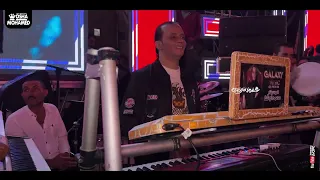 تجبها كده تجبها كده القشاش بيدغدغ مع غراب كده   هو في جظ وي كده    دندنها