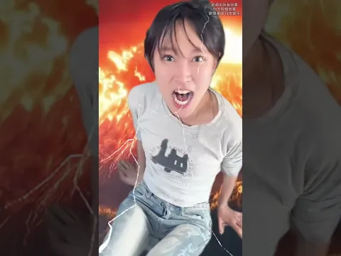 妹妹急着上厕所，没想到脚下是洗洁精和1000杯颜料水的“陷阱”！#恶搞姐妹 #搞笑 #整蛊 #funny