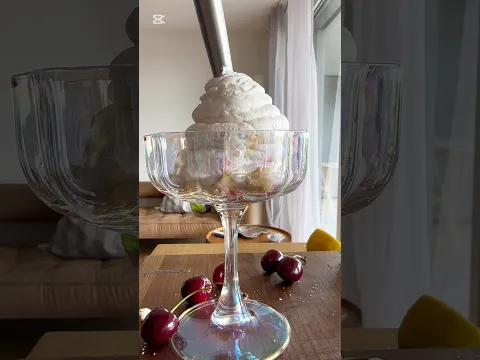 In wenigen Minuten fertig: Kirsch-Espuma #youtubeshorts #cooking #recipe #food #kochen #dessert
