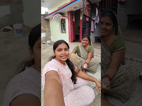मम्मी क्या खा रही है