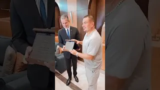 احدث ظهور للفنان عمرو دياب أثناء تكريمه 