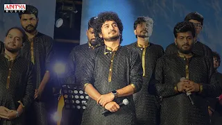 the thaandavam song live performance at akhanda 2 grand pre release event thaman s boyapati srinu