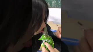 لسان البنت البيضاء المسكينة Poor White Girl S Tongue 