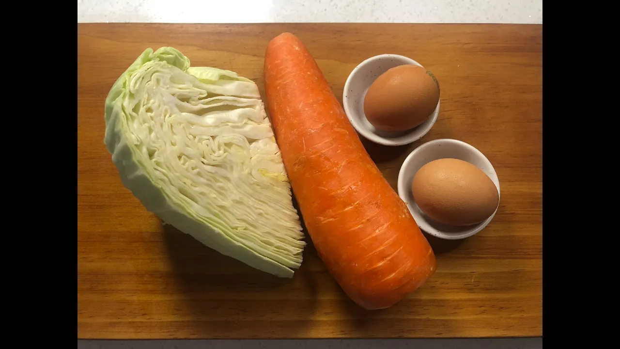 양배추와 계란 두개만 집에 있으면 이렇게 드세요 !!! 피자가게 보다 더 맛있는 양배추 요리를 먹을수 있다니 ! 양배추 당근라페 먹었더니 10키로 감량 ! Thumbnail