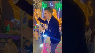 عامل معلم ف البلد والكم طولو مترين 