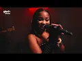 Zee  Nxumalo - Ngisakuthanda & Mamma ( Live Performance) | Glitch  Sessions