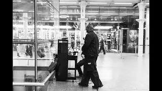 Lloyiso - Scary | Live at Kings Cross Station
