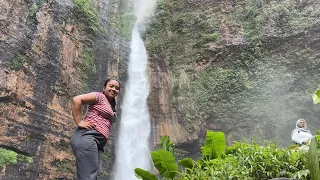 keindahan air terjun ini bak serpihan surga yang tersembunyi
