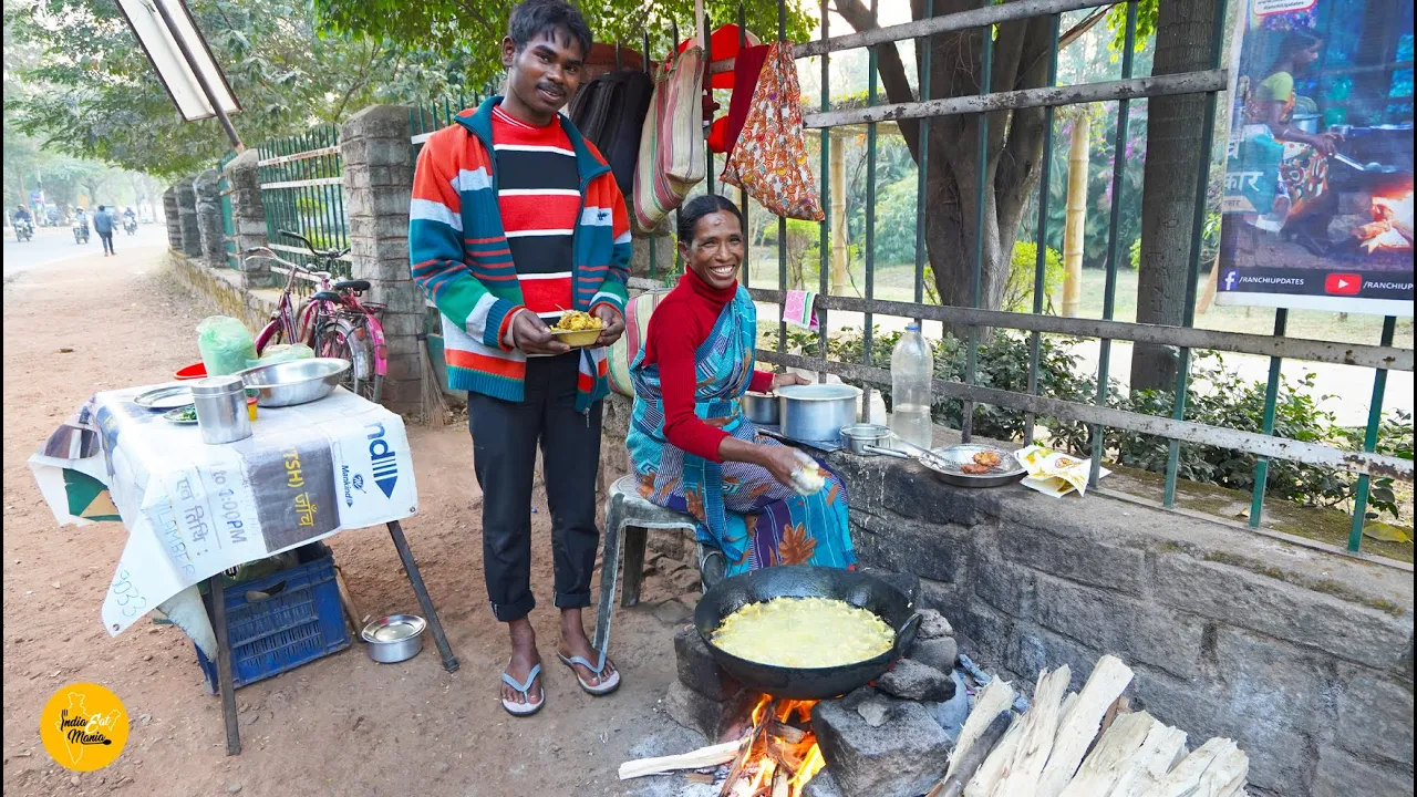 Hardworking Adivasi Aunty Ka Patta Gobi Wale Pakode Rs. 20/- Only l Ranchi Street Food
