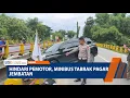 NGAWI - Hindari Pemotor, Minibus Tabrak Pagar Jembatan