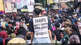 Download Si Putri dan si Fulan Lagu cinta Para Demonstran MP3