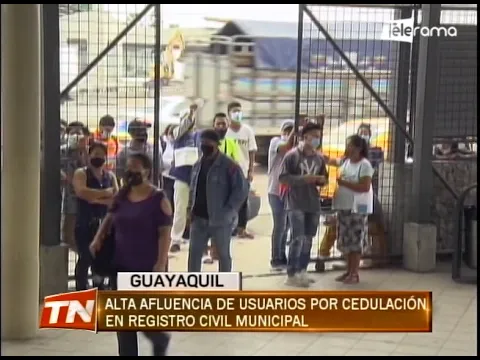 Alta afluencia de usuarios por cedulación en registro civil municipal