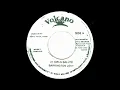 Barrington Levy - 21 Girls Salute / Version