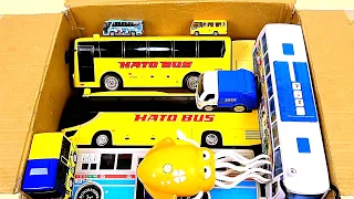 バスとイカのおもちゃとゴミ収集車のミニカーをチェックしてサウンド鳴らして坂道を走行テストしてこう。