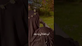 كوني الطفلة اللتي في داخلك تضحك رغم كل التعب دندنها