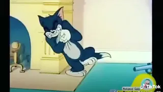 العيون كلها بصاصه مع توم وجيري 