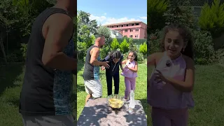 Biz gülmekten koptuk hem yorulduk sıcağın altında umarım siz de eglenirsiniz ￼