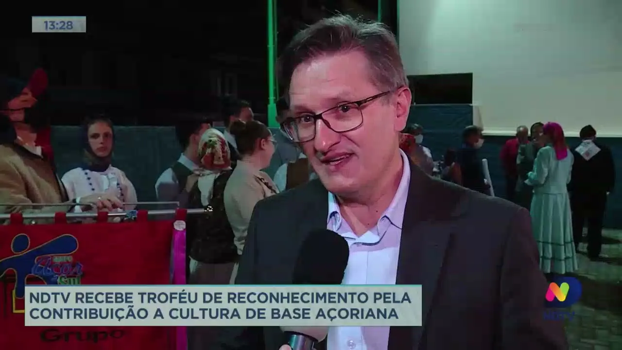 NDTV recebe troféu de reconhecimento pela contribuição a cultura de base açoriana