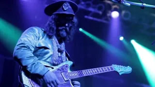 Les Claypool Insane Bass Solo