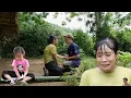 Download Lagu Under the blazing sun, Huyen’s little girl suddenly gets a high fever – Can she save her in time?