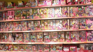 Visité una tienda de juguetes en Turquía y grabé la sección de muñecas.