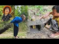 Phuong Anh and her mother harvested corn and made their own stove.