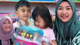 SHANUM AZAM BELI MAINAN DAN GEROBAK ES KRIM 😱 | Kompilasi