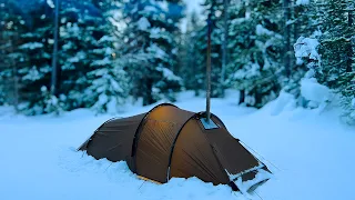 خيمة التخييم الساخنة في تساقط الثلوج بغزارة  خيمة التخييم الساخنة في تساقط الثلوج بغزارة