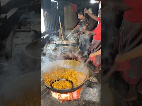 ৩০০ টাকায় গরীবের বুফে Best kala vina in Dhaka #food #streetfood #beef #kalavuna#beefrecipe #eating