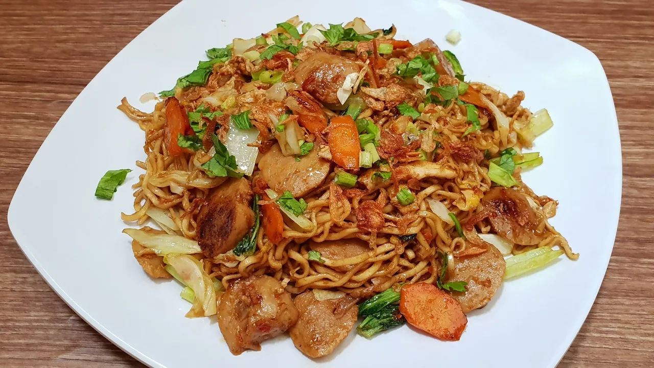 Resep mie Bahannya : 500 gr terigu pro tinggi (cakra kembar) 2 butir telur 130 ml air 1 sdt garam T. 