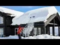 Best Roof Snow Removal Tool Removal In Japan ! Snow Sliding Off The Roof - A Roof Avalanche