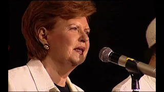 Prāta Vētra, Vaira Vīķe-Freiberga - Pilna upe baltu ziedu (LIVE @ Mežaparks 2008)