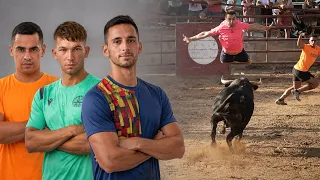 Movedores frente a toros y vacas de la ganadería Hermanos Monferrer