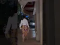 Download Lagu Karishma Kapoor Along with Kareena Kapoor Khan Head Out for a Event Throwback