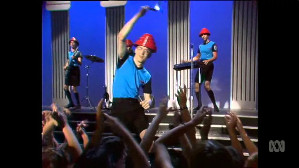 DEVO - Whip It (LIVE ON COUNTDOWN 1982) DEVO - Whip It (LIVE ON COUNTDOWN 1982)