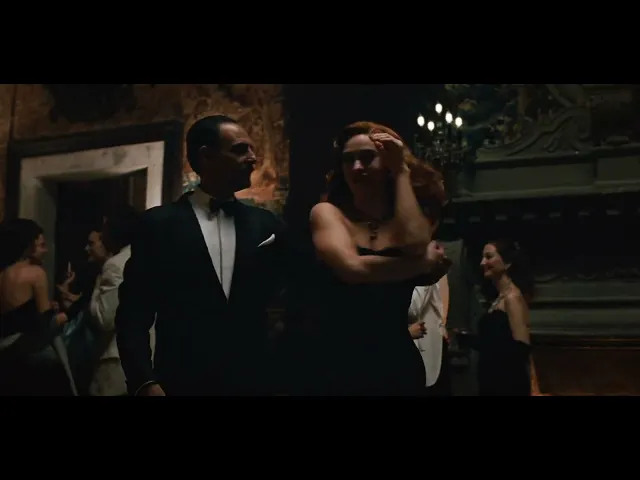 Finalmente l'alba di Saverio Costanzo | Clip 'Ballo'